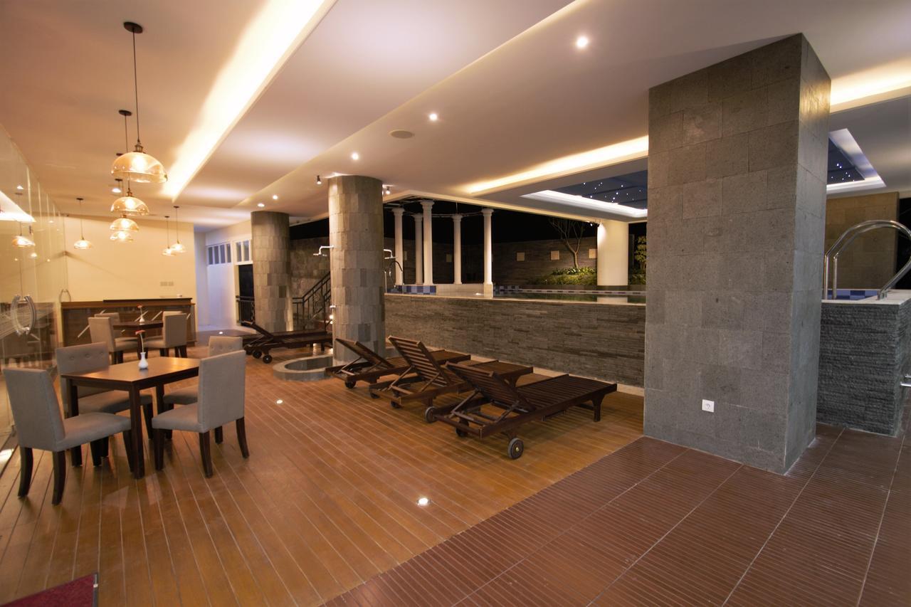 Tara Hotel Yogyakarta Tugu Exterior foto